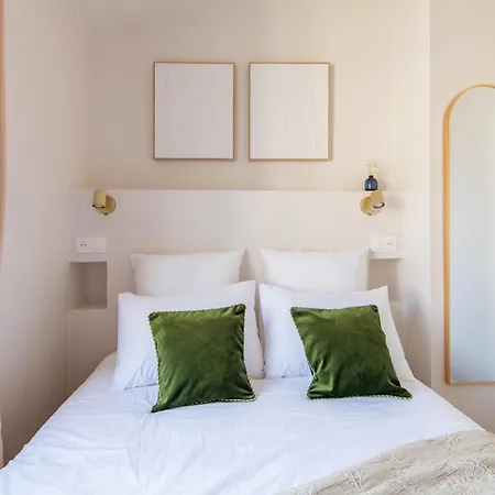 Designer One-bed - Marais - Free Parking Apartment Paris